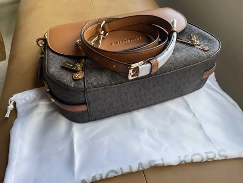 Bedford Legacy Medium Logo and Leather Shoulder Bag