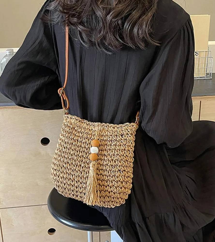 Women Straw Crossbody Bag Handwoven Beach Bucket Bag Straw Clutch Purse with Tassel Raffia Shoulder Bags for Vacation
