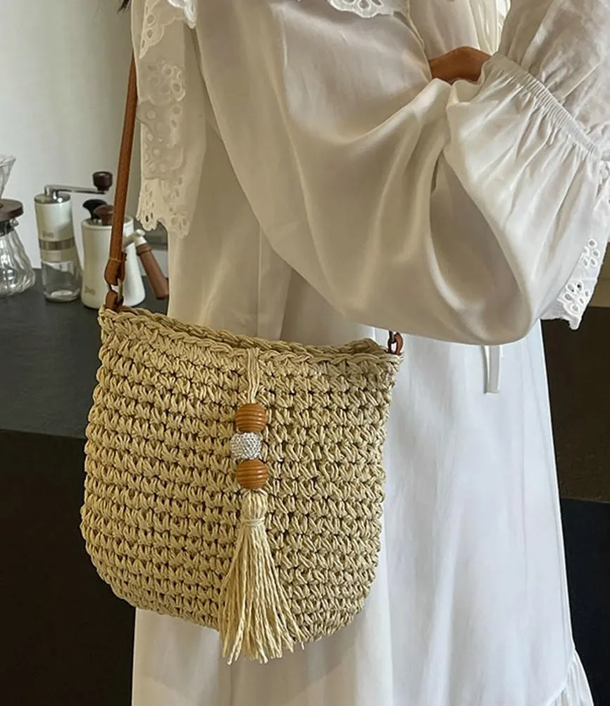 Women Straw Crossbody Bag Handwoven Beach Bucket Bag Straw Clutch Purse with Tassel Raffia Shoulder Bags for Vacation