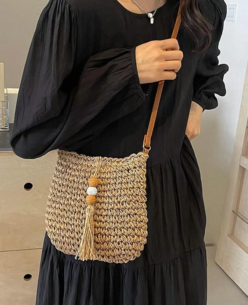 Women Straw Crossbody Bag Handwoven Beach Bucket Bag Straw Clutch Purse with Tassel Raffia Shoulder Bags for Vacation